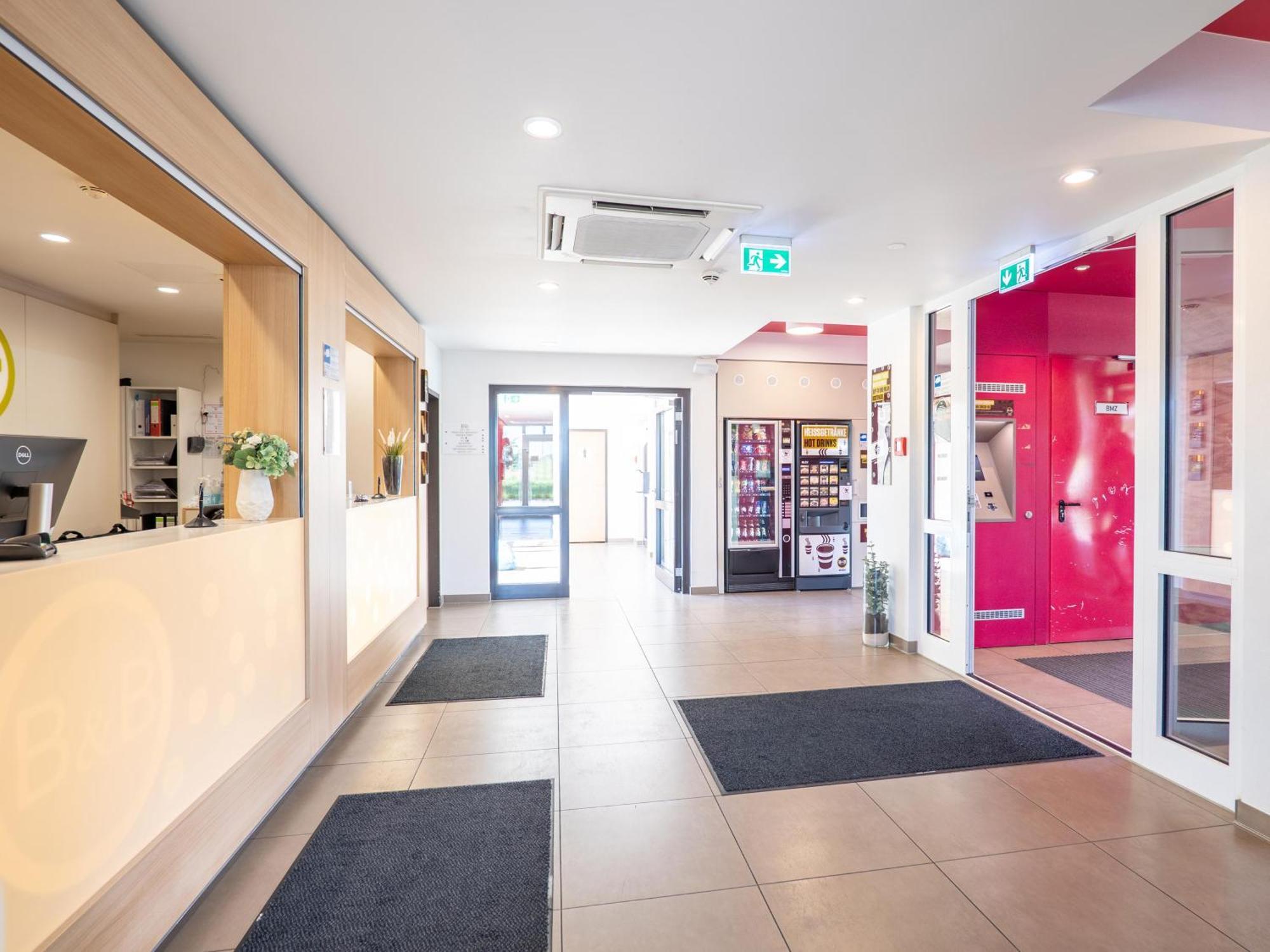 B&B Hotel Karlsruhe Отель